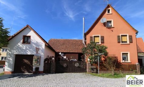 Gemütlicher Dreiseitenhof mit zwei Wohneinheiten und großer Scheune, 91463 Dietersheim, Zweifamilienhaus