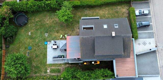 Renoviertes Dreifamilienhaus mit Dachterrassen - ideal als Kapitalanlage oder Mehrgenerationenhaus - Luftbild
