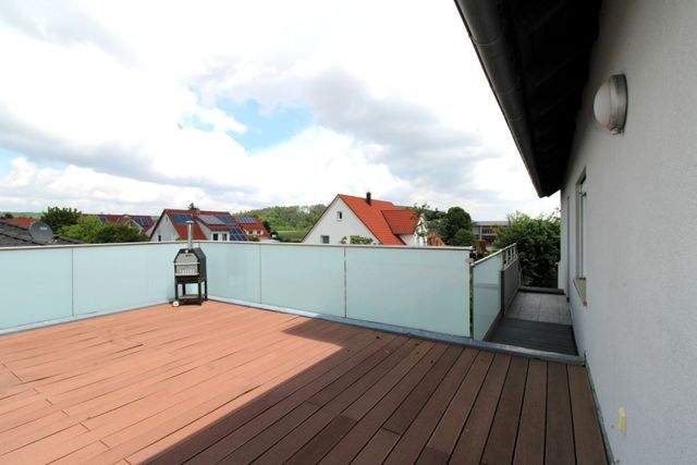 Renoviertes Dreifamilienhaus mit Dachterrassen - ideal als Kapitalanlage oder Mehrgenerationenhaus - Dachterrasse OG