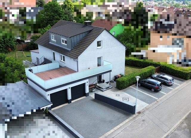 Renoviertes Dreifamilienhaus mit Dachterrassen - ideal als Kapitalanlage oder Mehrgenerationenhaus - Luftbild