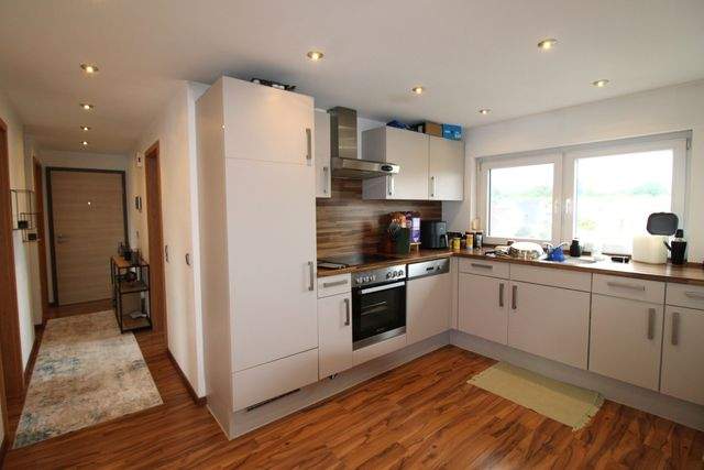 Renoviertes Dreifamilienhaus mit Dachterrassen - ideal als Kapitalanlage oder Mehrgenerationenhaus - Küche DG