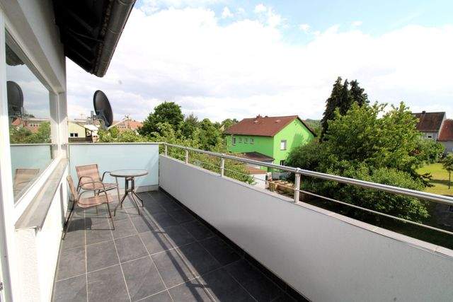 Renoviertes Dreifamilienhaus mit Dachterrassen - ideal als Kapitalanlage oder Mehrgenerationenhaus - Balkon OG