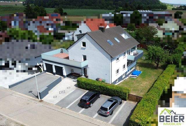 Renoviertes Dreifamilienhaus mit Dachterrassen - ideal als Kapitalanlage oder Mehrgenerationenhaus - Luftbild