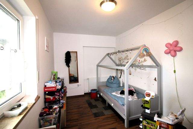 Renoviertes Dreifamilienhaus mit Dachterrassen - ideal als Kapitalanlage oder Mehrgenerationenhaus - Kind 1 EG