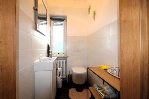 Renoviertes Dreifamilienhaus mit Dachterrassen – ideal als Kapitalanlage oder Mehrgenerationenhaus, 91586 Lichtenau, Einfamilienhaus