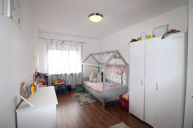 Renoviertes Dreifamilienhaus mit Dachterrassen - ideal als Kapitalanlage oder Mehrgenerationenhaus - Kind 2 EG