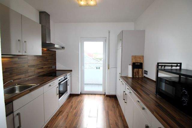 Renoviertes Dreifamilienhaus mit Dachterrassen - ideal als Kapitalanlage oder Mehrgenerationenhaus - Küche OG