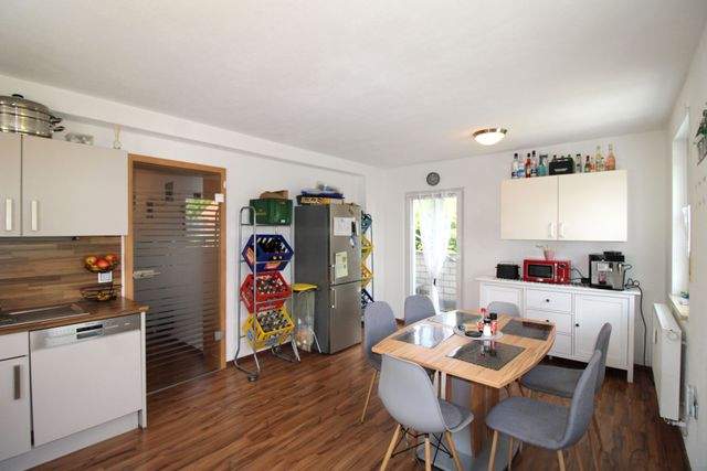 Renoviertes Dreifamilienhaus mit Dachterrassen - ideal als Kapitalanlage oder Mehrgenerationenhaus - Küche EG