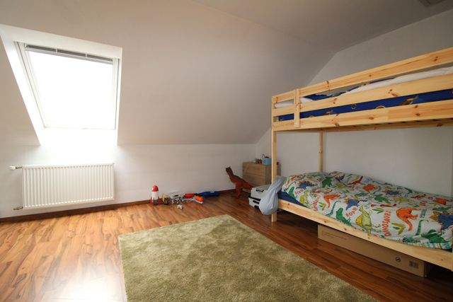 Renoviertes Dreifamilienhaus mit Dachterrassen - ideal als Kapitalanlage oder Mehrgenerationenhaus - Kind DG