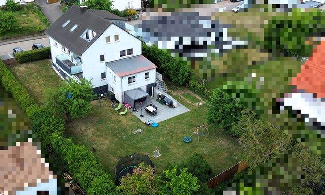 Renoviertes Dreifamilienhaus mit Dachterrassen - ideal als Kapitalanlage oder Mehrgenerationenhaus - Luftbild