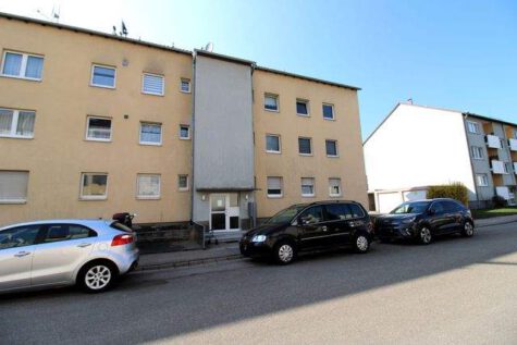 Attraktive 4 – Zimmer Wohnung mit Tageslichtbad und Balkon, 91438 Bad Windsheim, Etagenwohnung