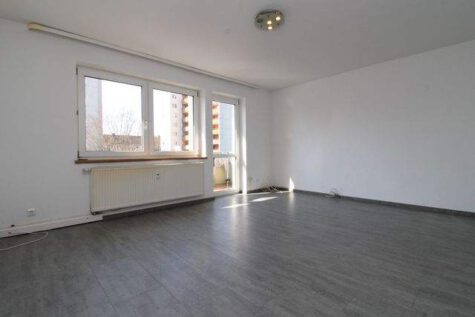 Attraktive 4 – Zimmer Wohnung mit Tageslichtbad und Balkon, 91438 Bad Windsheim, Etagenwohnung