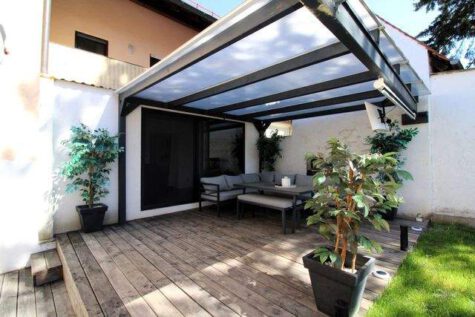 Exklusives Wohlfühlhaus mit Pool, Sauna und hochwertiger Modernisierung, 90579 Langenzenn, Zweifamilienhaus