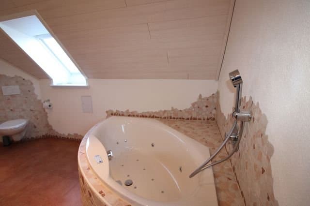 Einfamilienhaus in einzigartiger Naturlage mit Offenstall - Ideal für Pferdehalter - Whirlpoolwanne