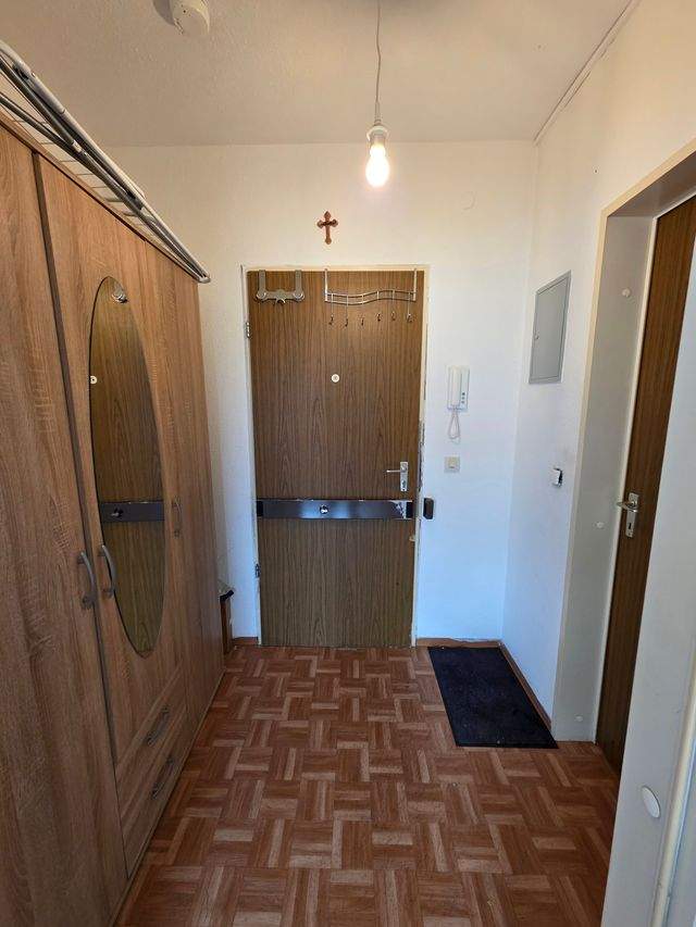 Gemütlich möbliertes Apartment mit Balkon - zentral in Nürnberg - Garderobe