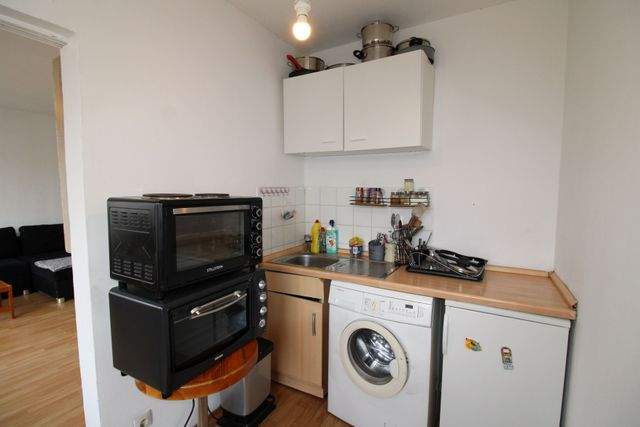 Gemütlich möbliertes Apartment mit Balkon - zentral in Nürnberg - Küche