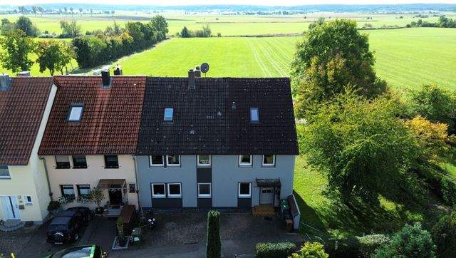 Charmante 3-Zimmer-Dachgeschosswohnung mit Gartenterrasse, 91567 Herrieden, Wohnung
