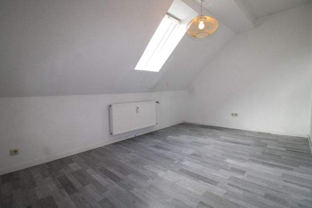 Charmante 3-Zimmer-Dachgeschosswohnung mit Gartenterrasse - Schlafzimmer