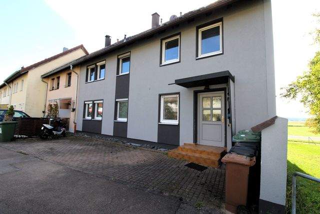 Charmante 3-Zimmer-Dachgeschosswohnung mit Gartenterrasse - Hausansicht