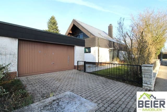 Architektenhaus mit offenem Kamin auf großzügigem Grundstück - Außenansicht