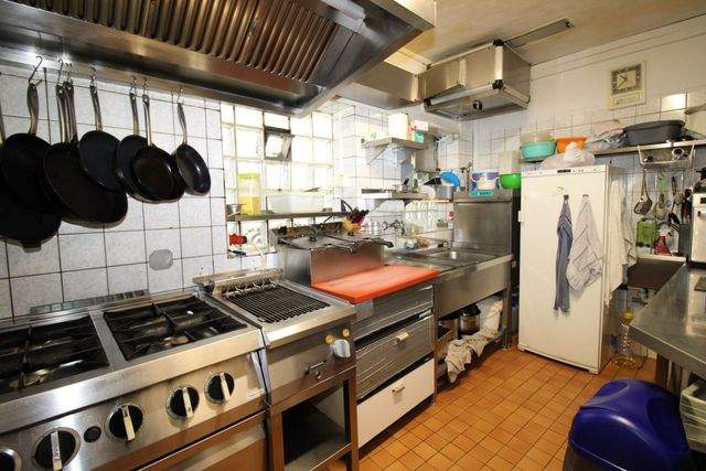 Attraktives Wohn- und Geschäftshaus in Innenstadtlage - Küche Gastro