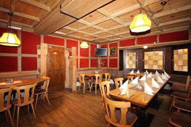 Attraktives Wohn- und Geschäftshaus in Innenstadtlage - Gastraum