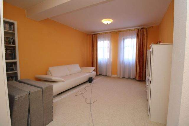 Attraktives Wohn- und Geschäftshaus in Innenstadtlage - Wohnzimmer Wohnung 2. OG