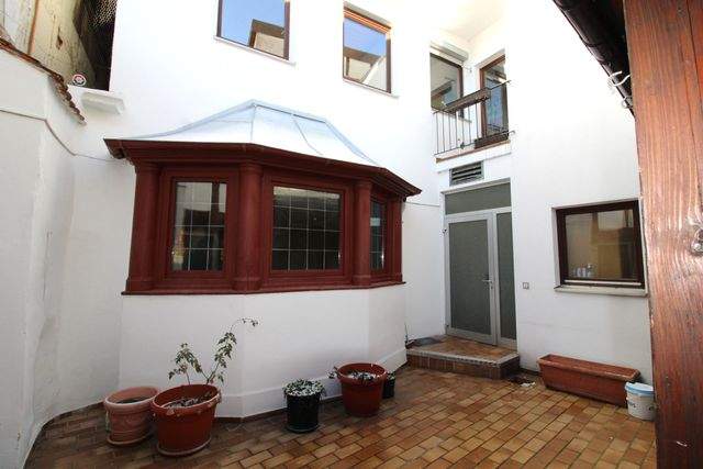 Attraktives Wohn- und Geschäftshaus in Innenstadtlage - Innenhof