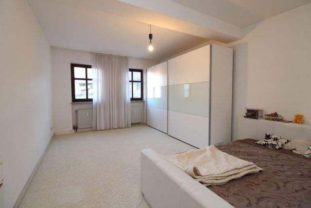 Attraktives Wohn- und Geschäftshaus in Innenstadtlage - Schlafzimmer Wohnung 2. OG