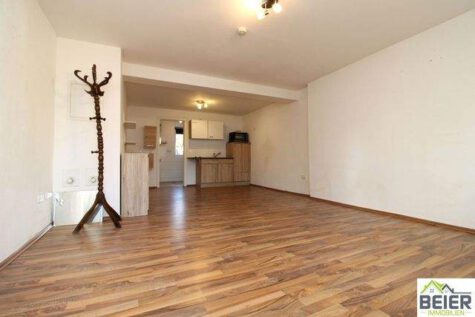 Schön renovierte Erdgeschosswohnung im Ortskern, 90599 Dietenhofen, Wohnung