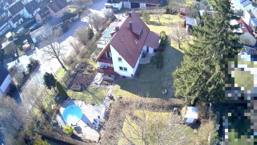 Repräsentatives Anwesen auf parkähnlichem Grundstück in Südhanglage Diespecks - Luftbild