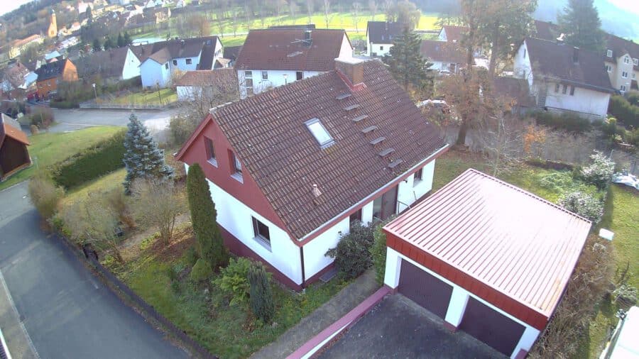 Einfamilienhaus mit geräumiger Doppelgarage und traumhaftem Ausblick - Luftbild