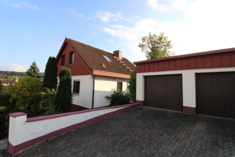 Einfamilienhaus mit geräumiger Doppelgarage und traumhaftem Ausblick, 91590 Bruckberg, Einfamilienhaus