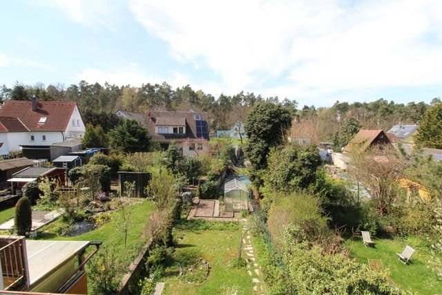 Gepflegtes Reihenmittelhaus in ruhiger Wohnsiedlung - Aussicht vom Dachgeschoss