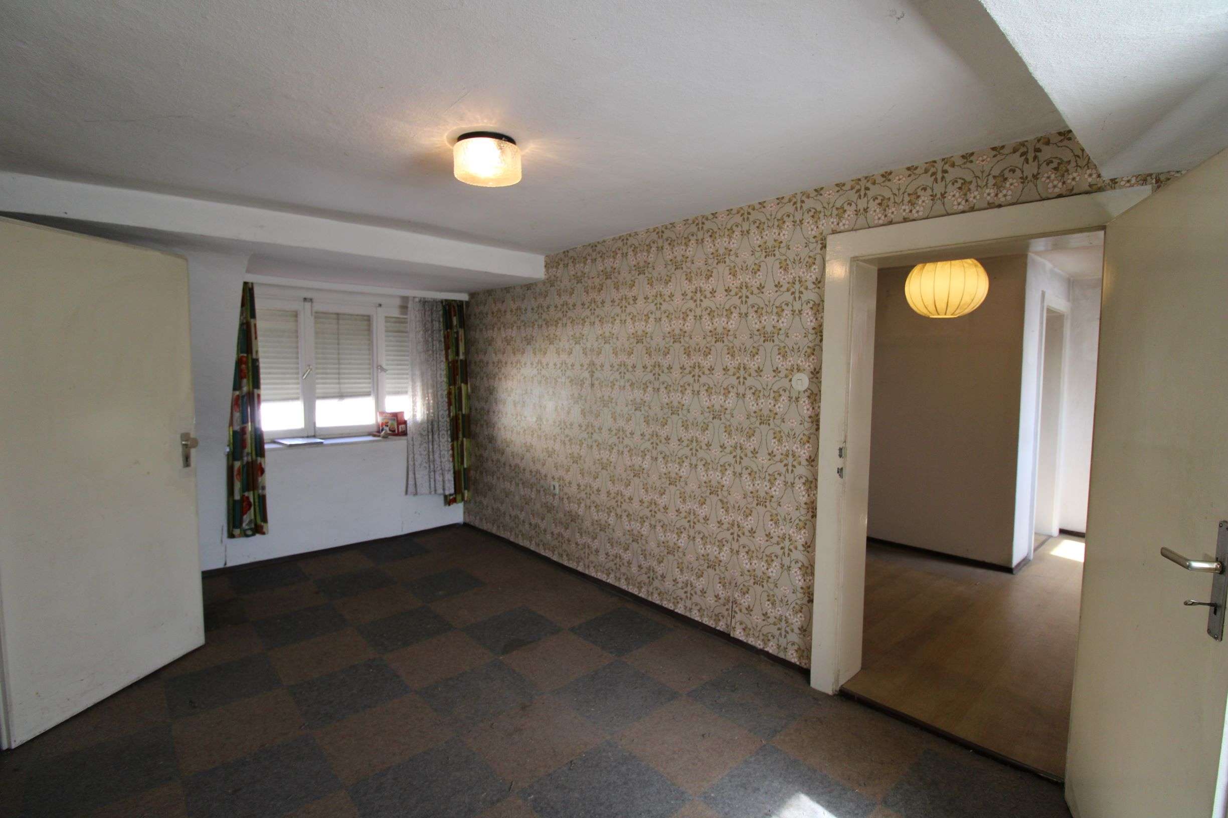 Haus für Handwerker - Ideal als Kapitalanlage oder Selbstbezug - Wohnzimmer Wohnung 3