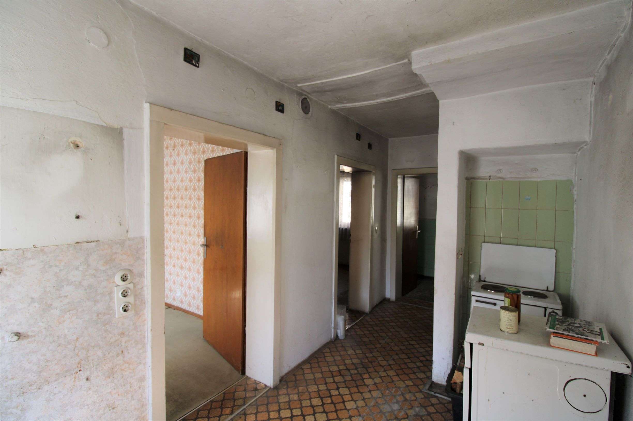 Haus für Handwerker - Ideal als Kapitalanlage oder Selbstbezug - Flur Wohnung 2