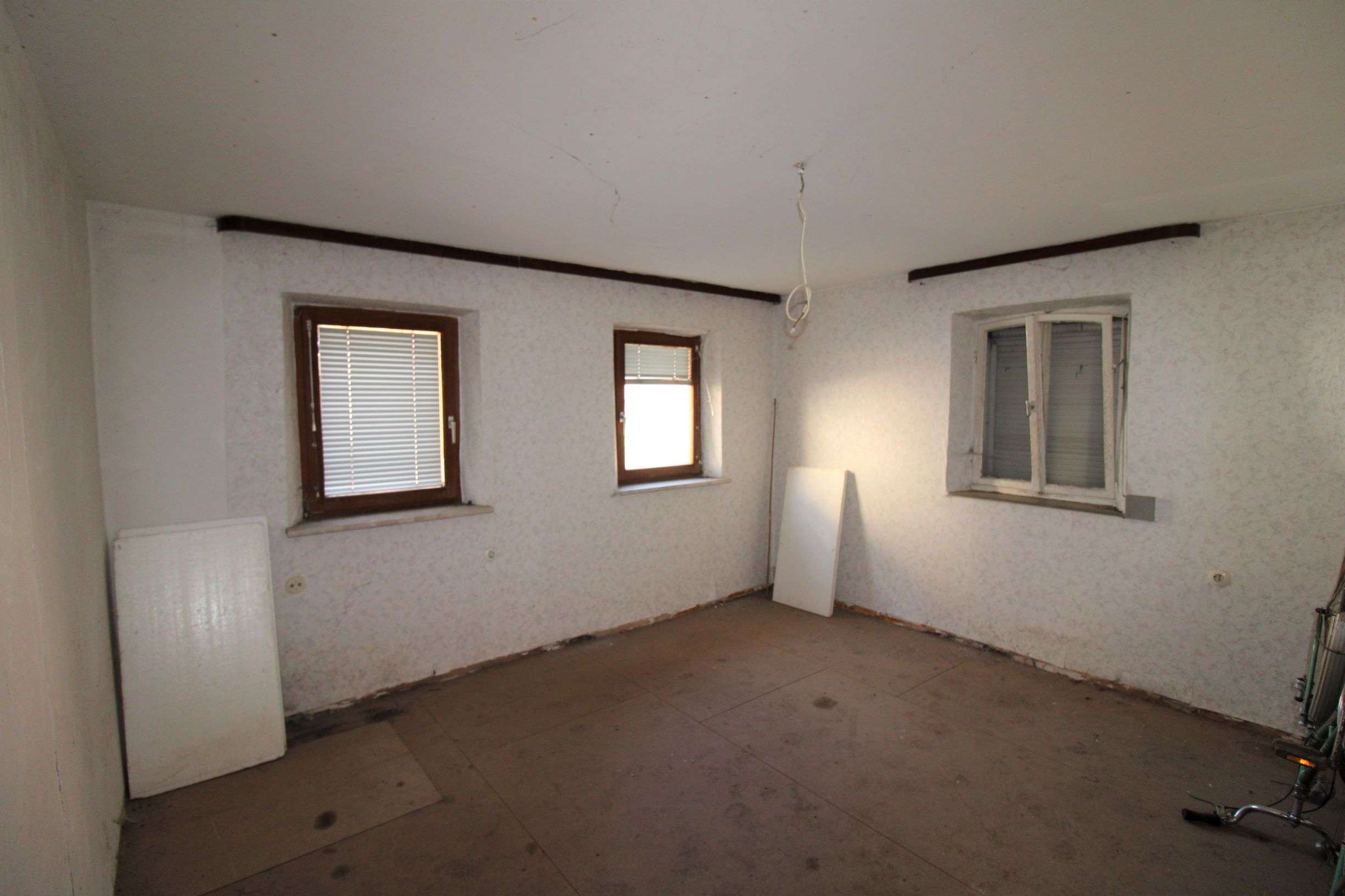 Haus für Handwerker - Ideal als Kapitalanlage oder Selbstbezug - Wohnzimmer Wohnung 1