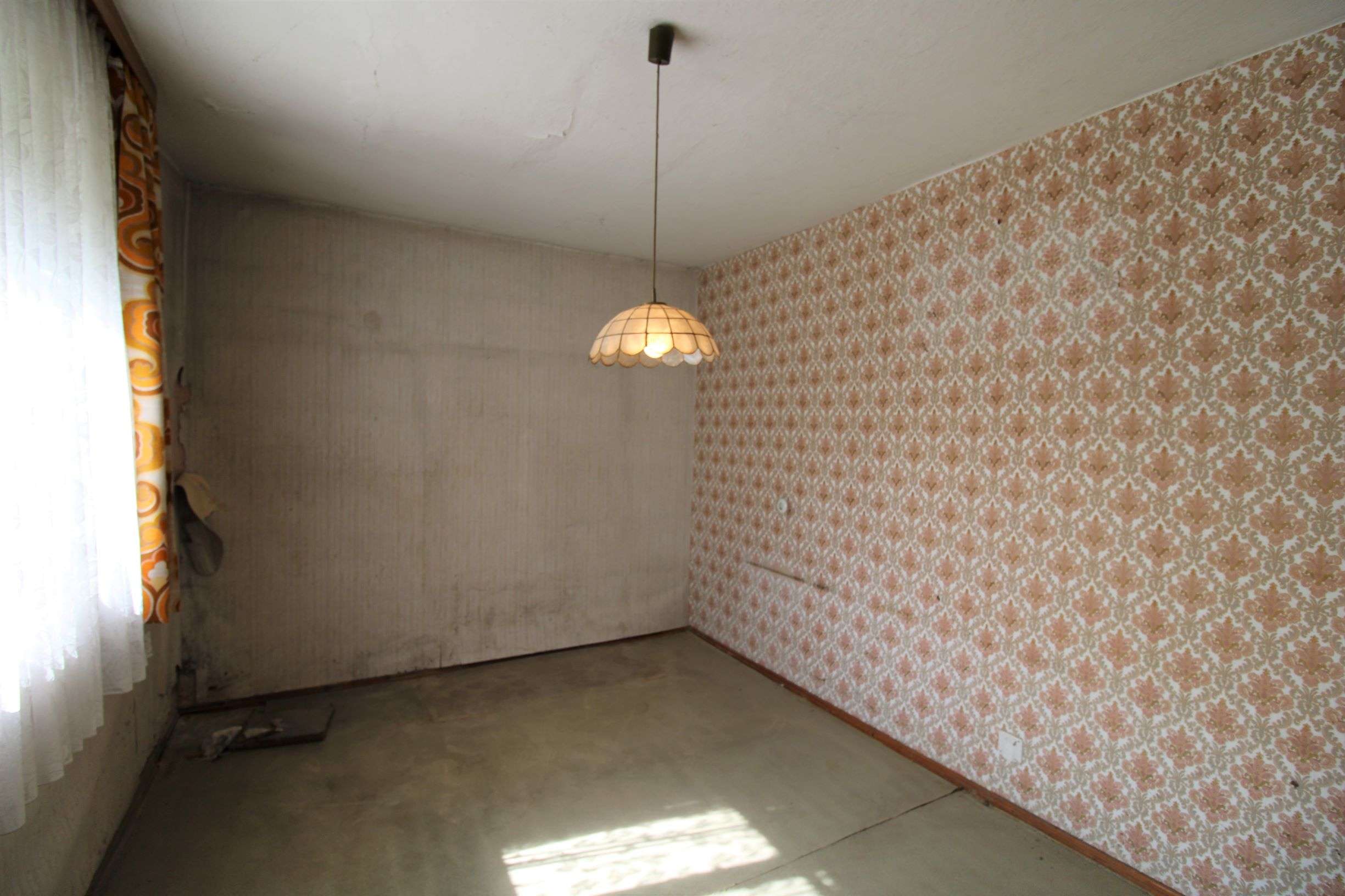 Haus für Handwerker - Ideal als Kapitalanlage oder Selbstbezug - Schlafzimmer Wohnung 2