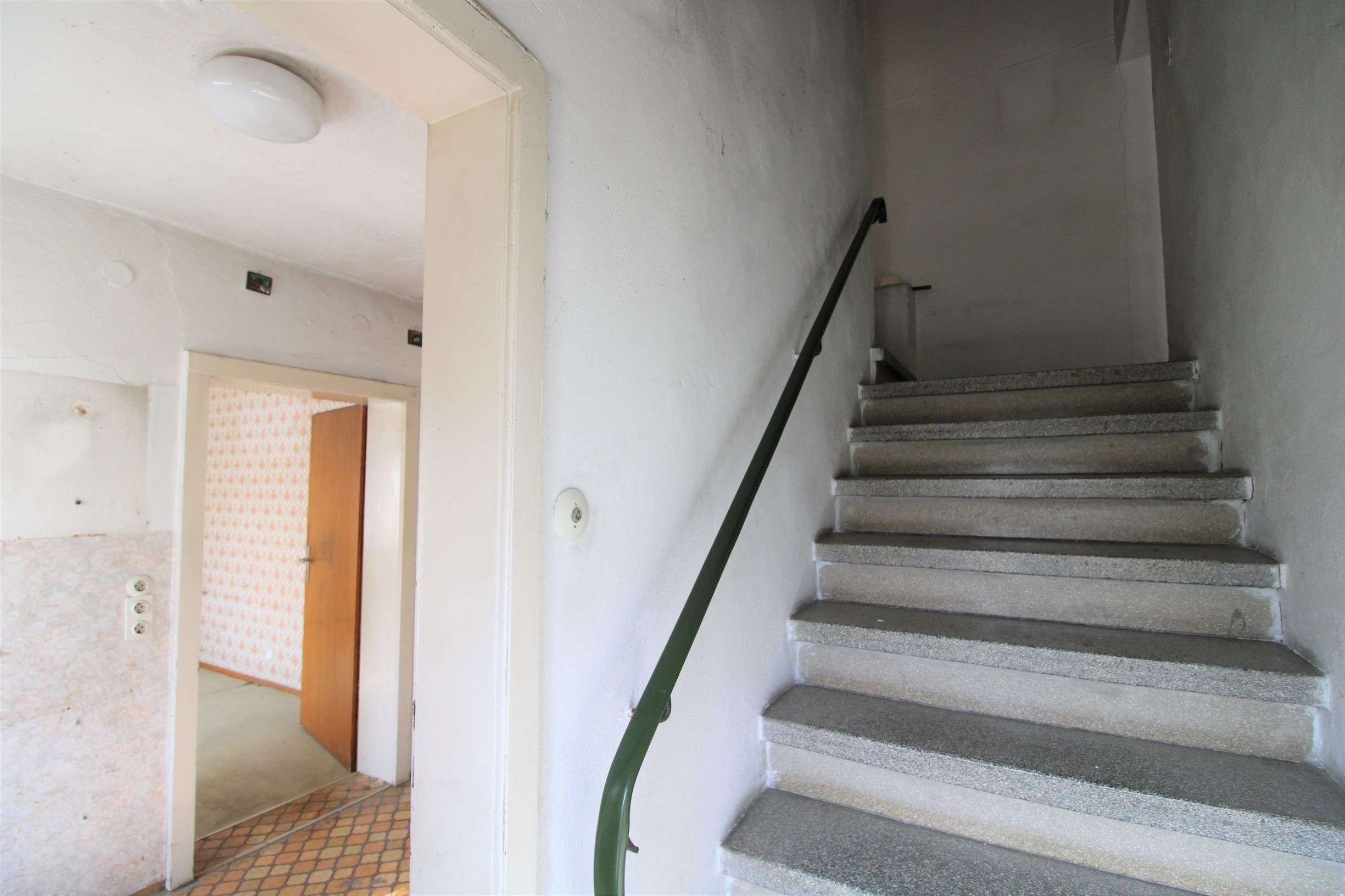 Haus für Handwerker - Ideal als Kapitalanlage oder Selbstbezug - Treppenhaus
