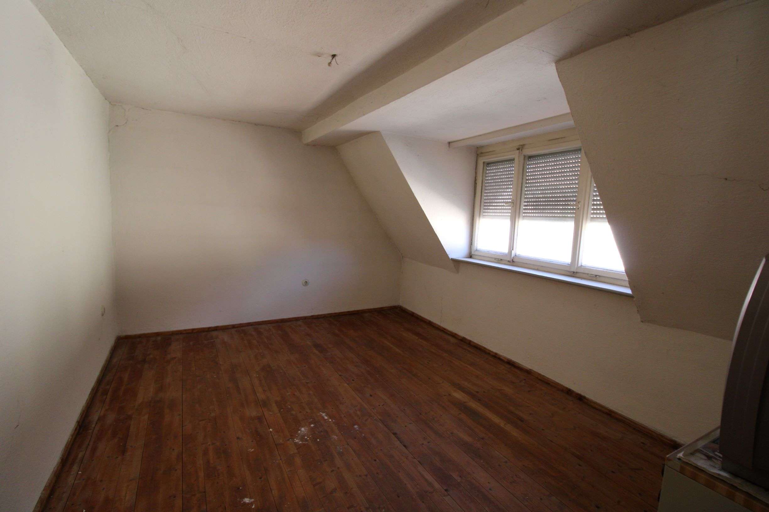 Haus für Handwerker - Ideal als Kapitalanlage oder Selbstbezug - Wohnzimmer Wohnung 4