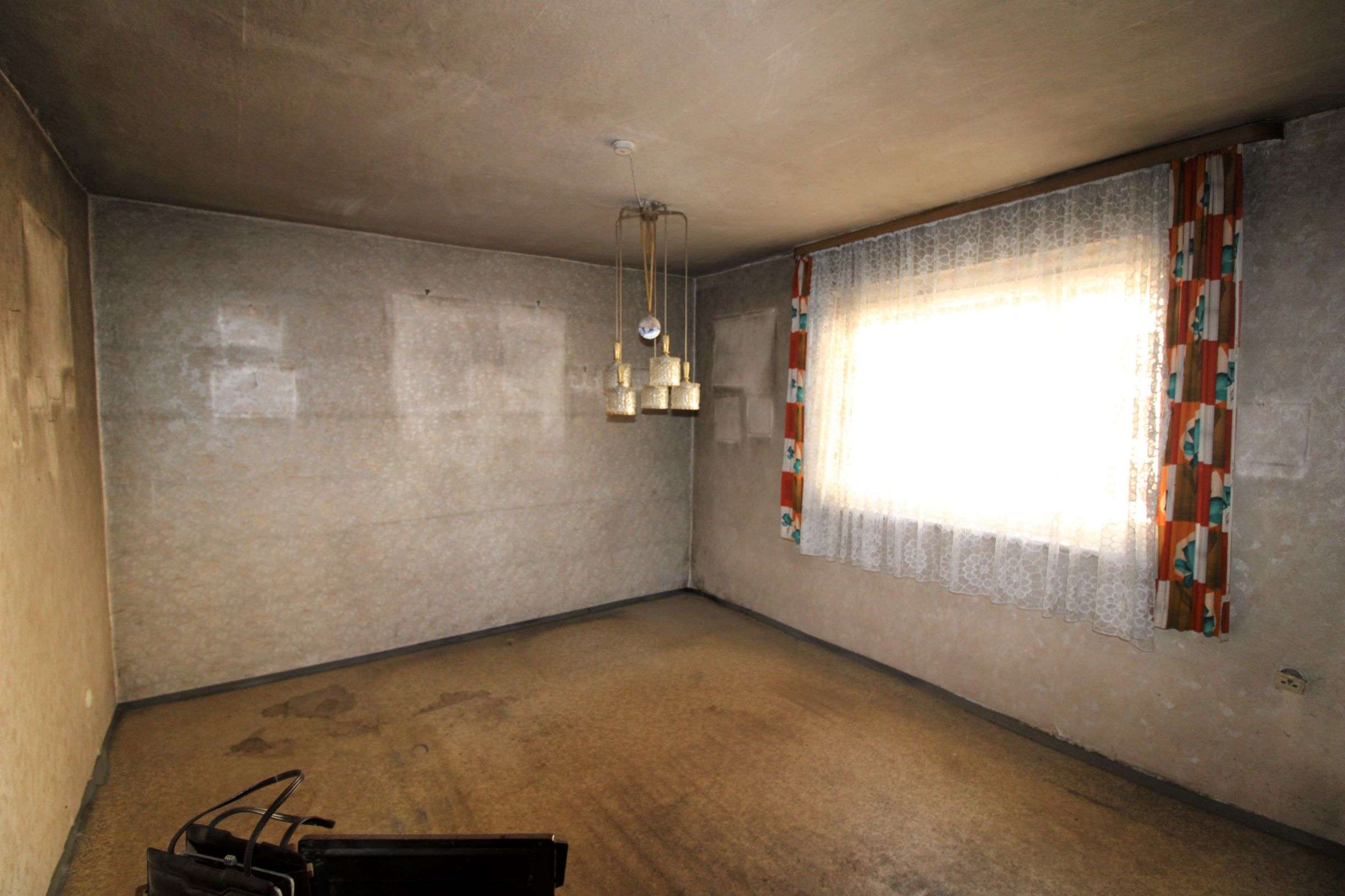 Haus für Handwerker - Ideal als Kapitalanlage oder Selbstbezug - Wohnzimmer Wohnung 2