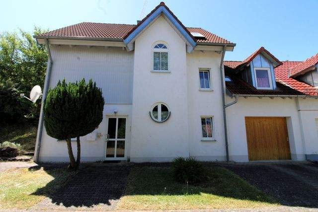 Freundliches Einfamilienhaus mit charmanter Architektur, 91805 Polsingen, Einfamilienhaus