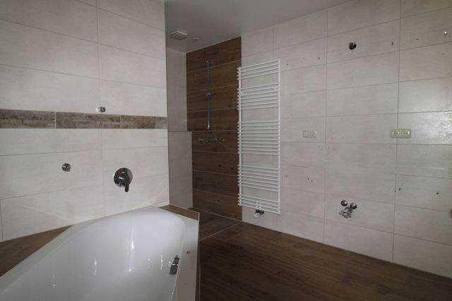 Pension mit drei Pensionszimmern und Betreiberwohnung auf herrlichem Gartengrundstück - Bad EG