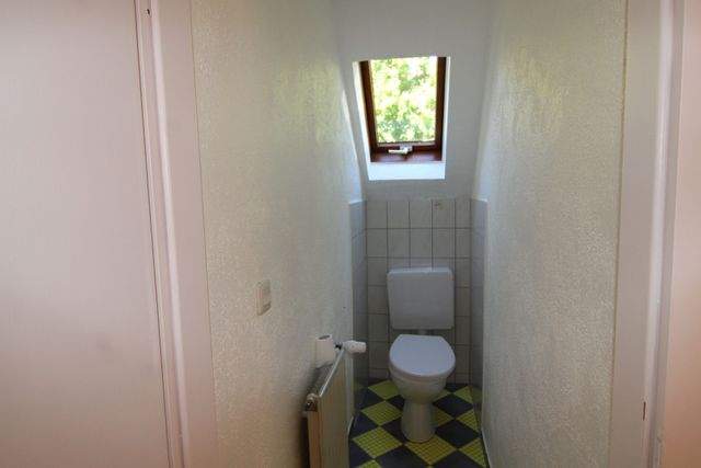 Pension mit drei Pensionszimmern und Betreiberwohnung auf herrlichem Gartengrundstück - WC Damen