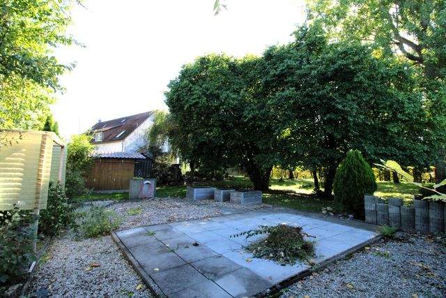 Pension mit drei Pensionszimmern und Betreiberwohnung auf herrlichem Gartengrundstück - Terrasse im Garten