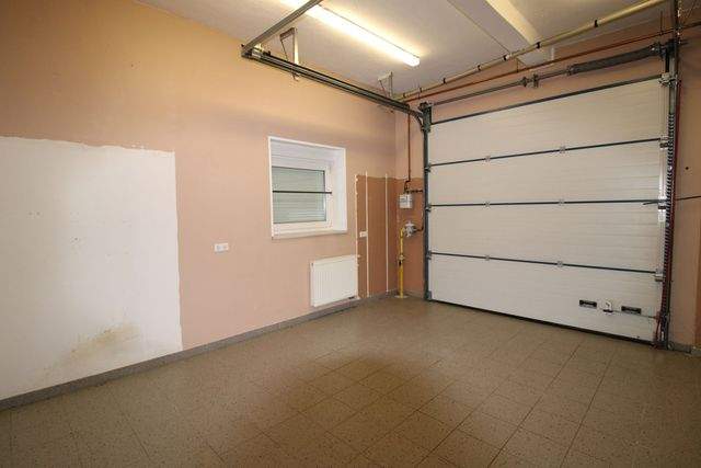 Pension mit drei Pensionszimmern und Betreiberwohnung auf herrlichem Gartengrundstück - Garage