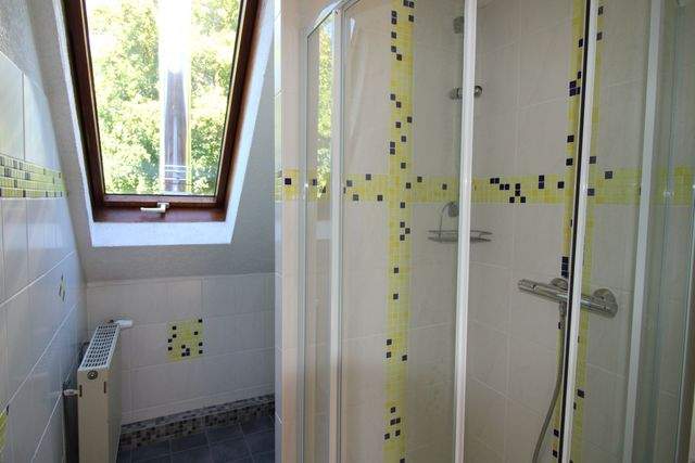 Pension mit drei Pensionszimmern und Betreiberwohnung auf herrlichem Gartengrundstück - Duschbad