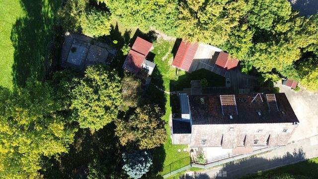 Pension mit drei Pensionszimmern und Betreiberwohnung auf herrlichem Gartengrundstück - Luftbild