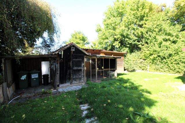 Pension mit drei Pensionszimmern und Betreiberwohnung auf herrlichem Gartengrundstück - Gartenhütten