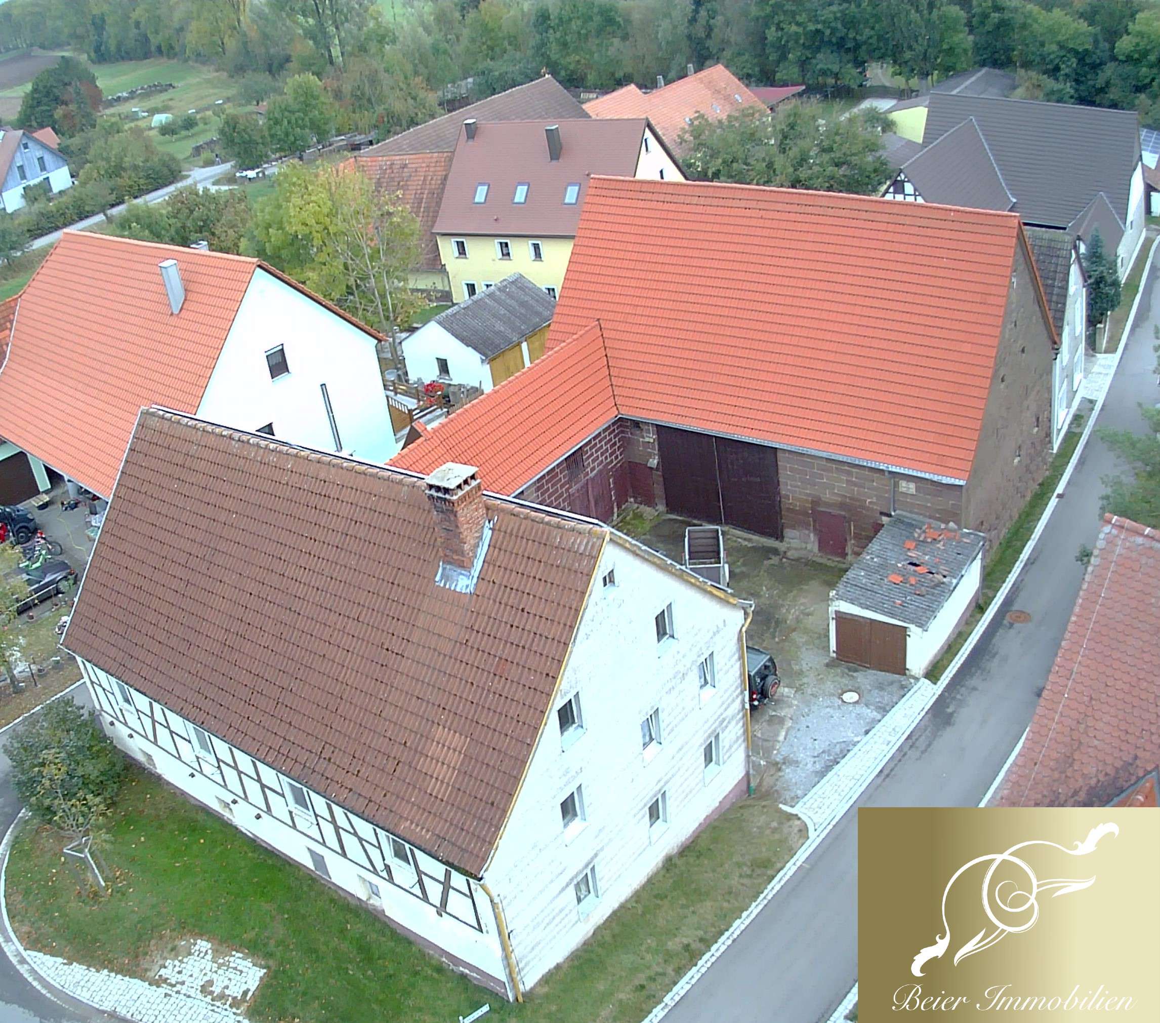 Handwerker aufgepasst – Dreiseitenhof mit Scheune und Ausbaupotenzial inkl. PV-Anlage, 91593 Burgbernheim, Haus